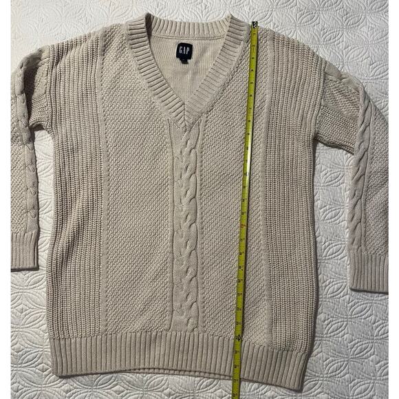 Gap V-neck sweater
Cream colored 
Size small￼ - Picture 5 of 8
